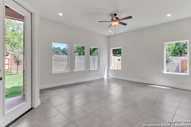 Image 8 of 28 For 600 Park Circle