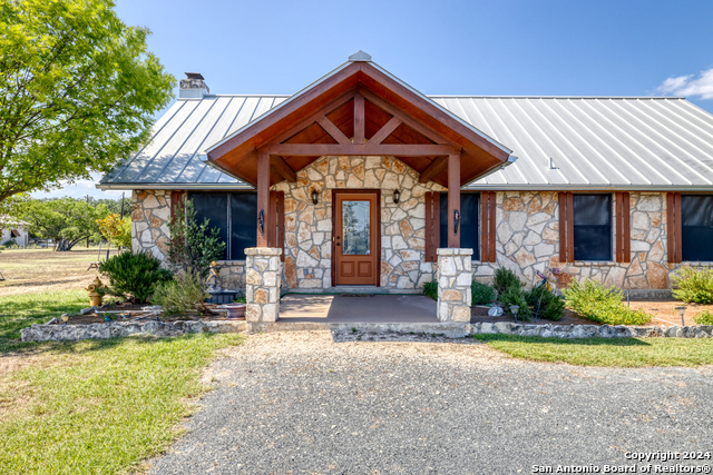 Details for 136 S River Place, Rio Frio, TX 78879