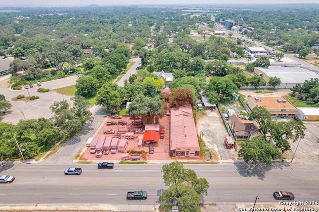 Details for 413 Main St W, Uvalde, TX 78801