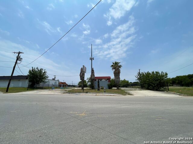 Listing photo id 12 for 4607 Castle Cross