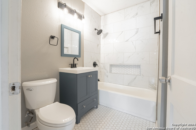 Image 10 of 11 For 403 Dickson Ave W
