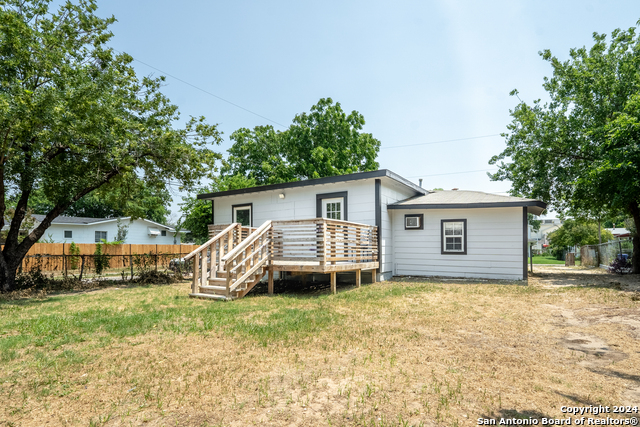Image 11 of 11 For 403 Dickson Ave W