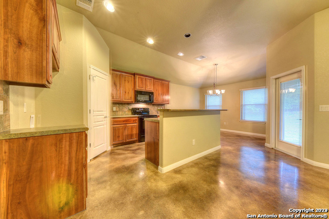 Image 11 of 23 For 2015 Sungate Dr