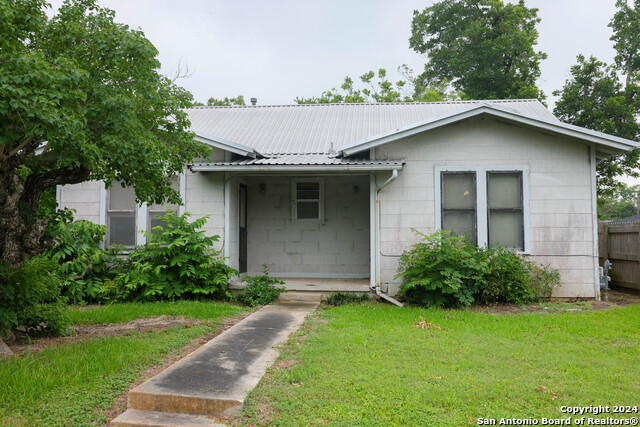 Details for 204 Orth St., Yoakum, TX 77995