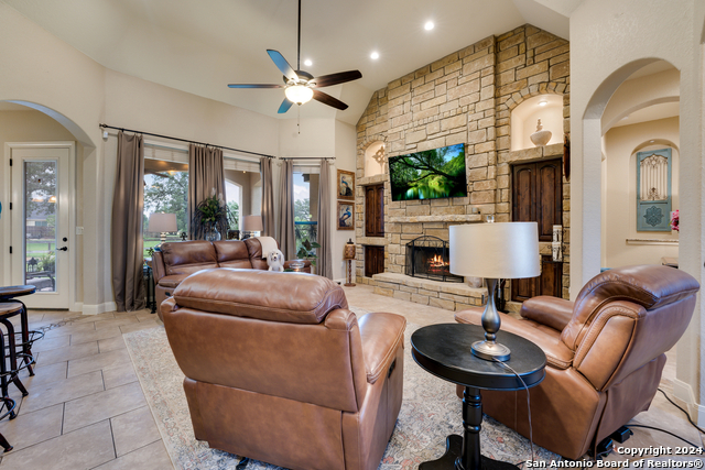 Image 4 of 33 For 259 Abrego Lake Dr