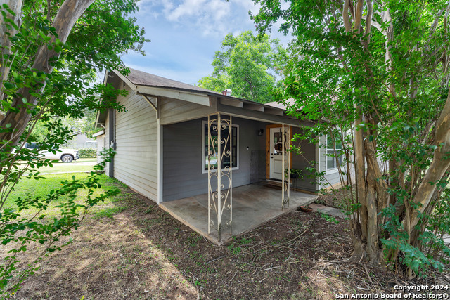 Details for 303 S 8th St, Stockdale, TX 78160