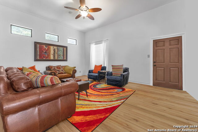 Listing photo id 31 for 12030 Sunburst St