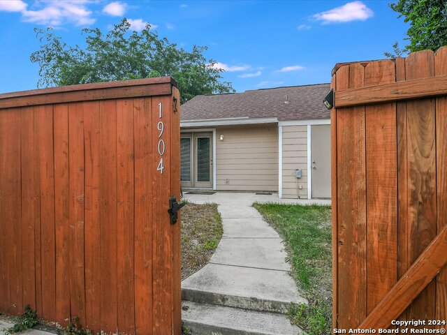 Image 18 of 20 For 9140 Timber Path  1904