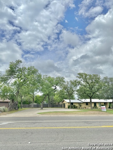 Listing photo id 2 for 1112 Garner Field Rd