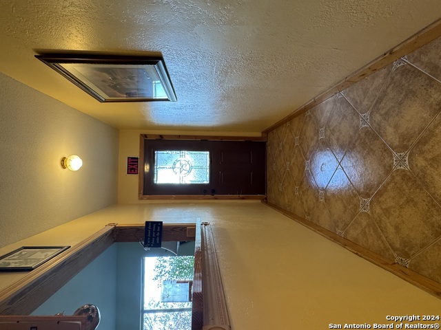 Listing photo id 3 for 1112 Garner Field Rd