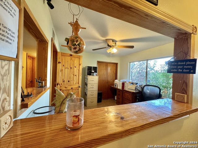 Listing photo id 4 for 1112 Garner Field Rd