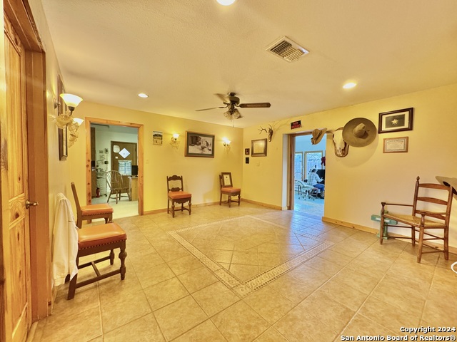 Listing photo id 5 for 1112 Garner Field Rd