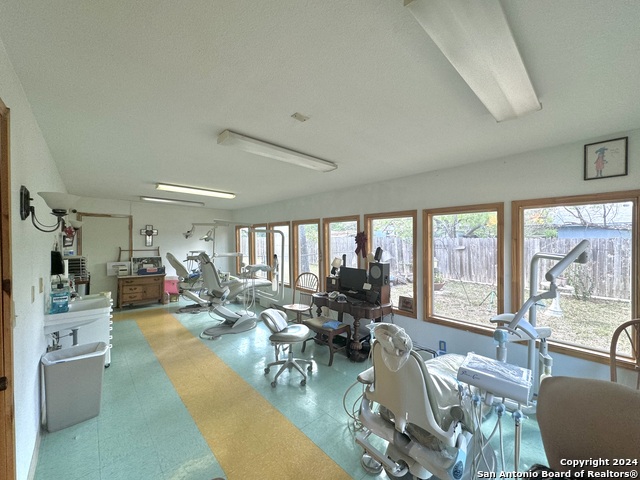 Listing photo id 6 for 1112 Garner Field Rd