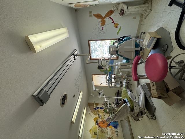 Listing photo id 7 for 1112 Garner Field Rd