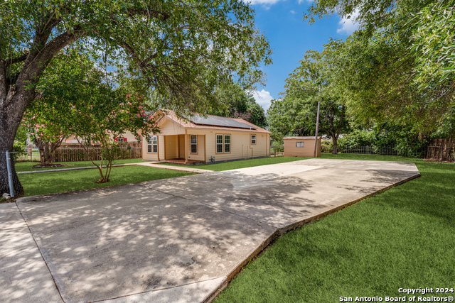 Details for 1015 New Braunfels St W, Seguin, TX 78155