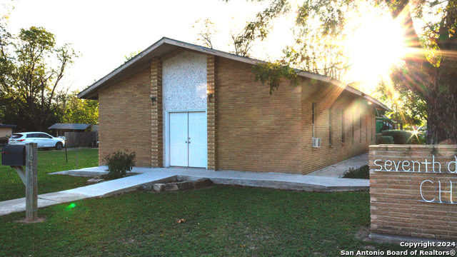 Details for 627 High N , Uvalde, TX 78801