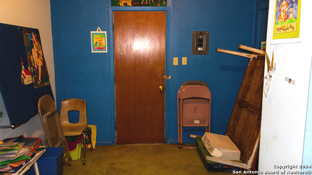 Listing photo id 8 for 627 High N