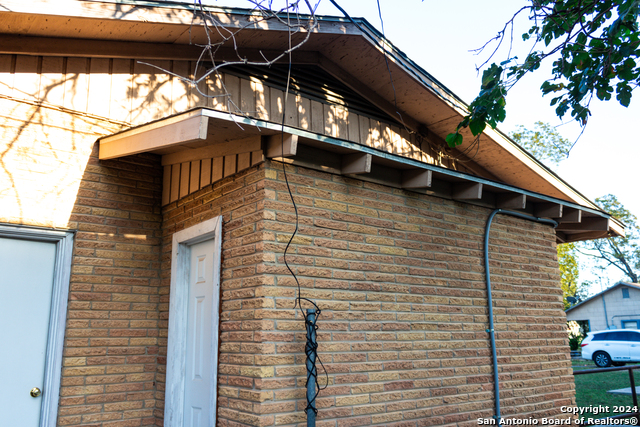 Listing photo id 10 for 627 High N