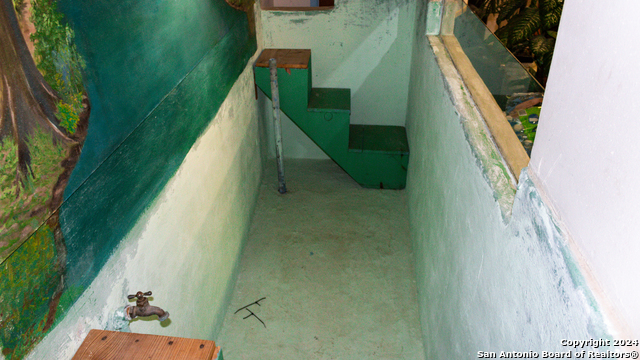 Listing photo id 17 for 627 High N