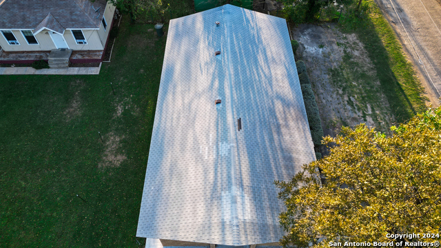 Listing photo id 23 for 627 High N