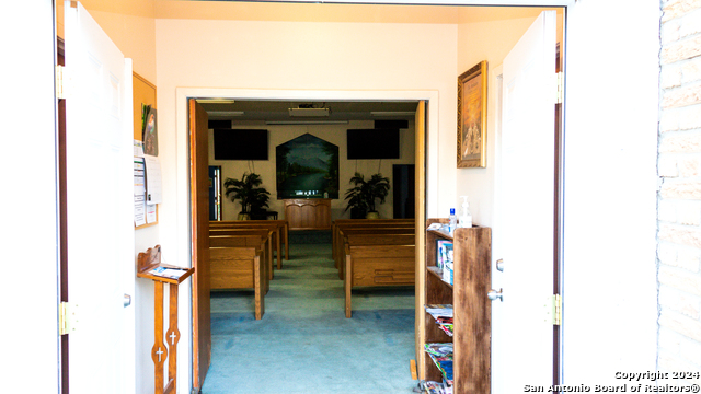 Listing photo id 3 for 627 High N