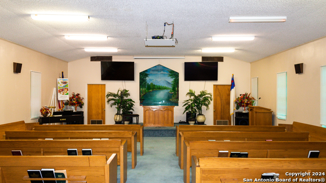 Listing photo id 4 for 627 High N