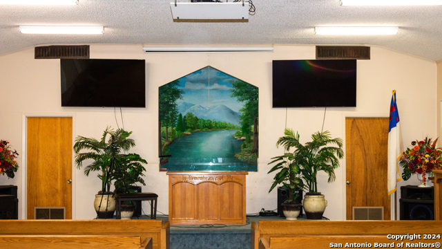 Listing photo id 5 for 627 High N