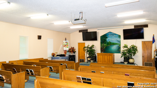 Listing photo id 6 for 627 High N
