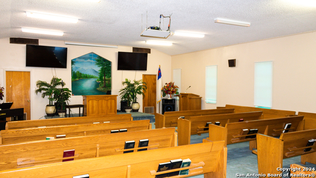Listing photo id 7 for 627 High N