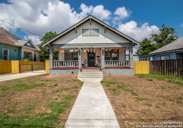 Details for 221 Saint Charles, San Antonio, TX 78202