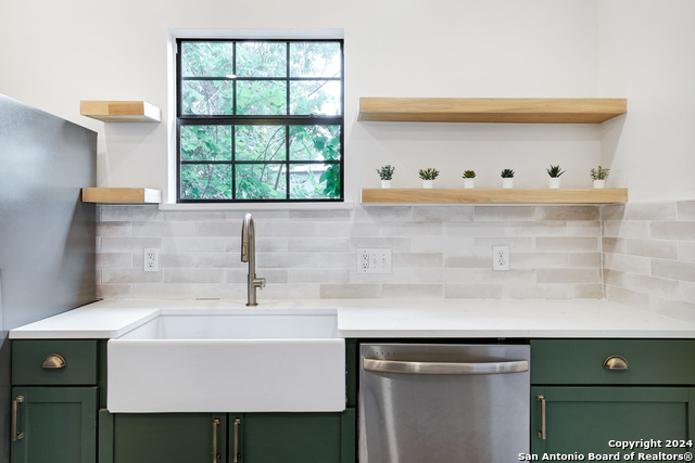 Image 4 of 36 For 1613 Olive St N