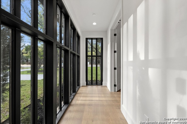 Listing photo id 9 for 318 Tuxedo Ave