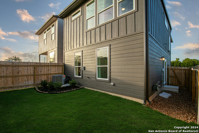 Listing photo id 1 for 6464 Babcock Rd. Unit #309