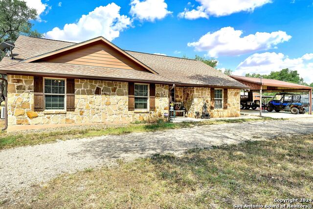 Listing photo id 33 for 417 County Road 2471