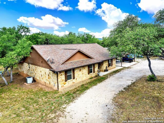 Listing photo id 2 for 417 County Road 2471