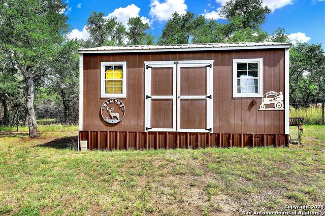 Listing photo id 38 for 417 County Road 2471