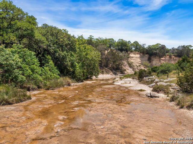 Image 10 of 50 For 305 Upper Cibolo Creek Rd