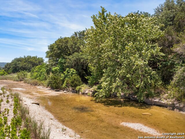 Image 11 of 50 For 305 Upper Cibolo Creek Rd