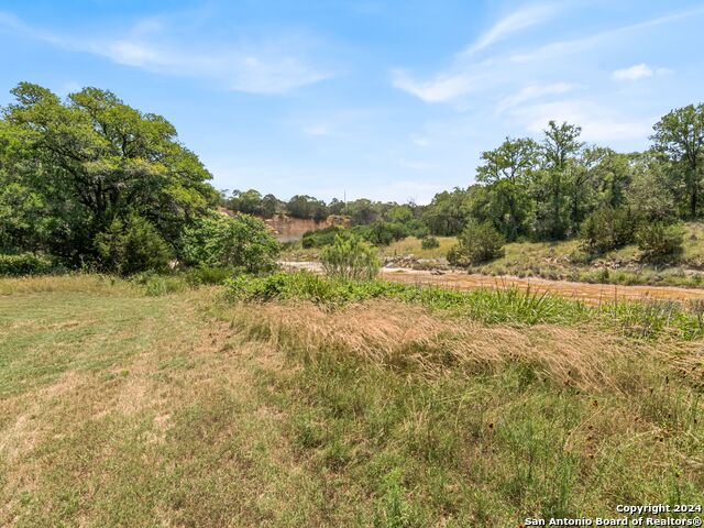 Image 19 of 50 For 305 Upper Cibolo Creek Rd