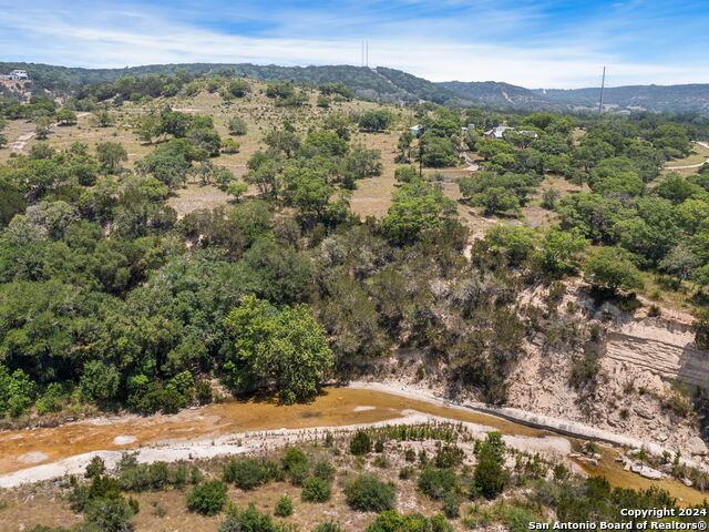 Image 7 of 50 For 305 Upper Cibolo Creek Rd