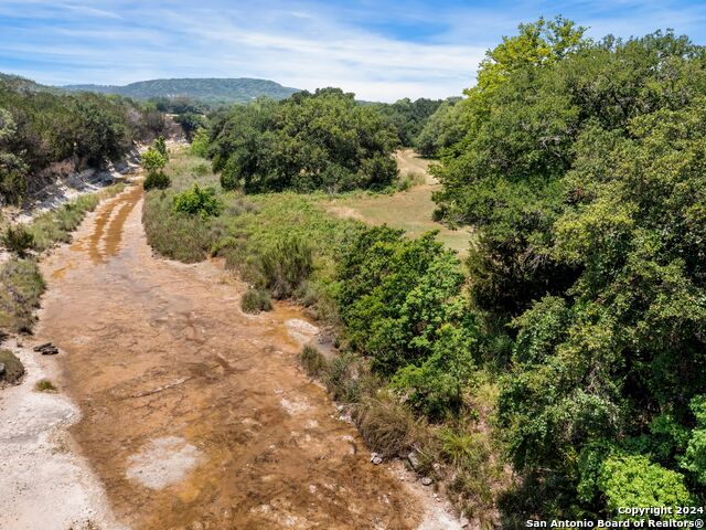 Image 8 of 50 For 305 Upper Cibolo Creek Rd