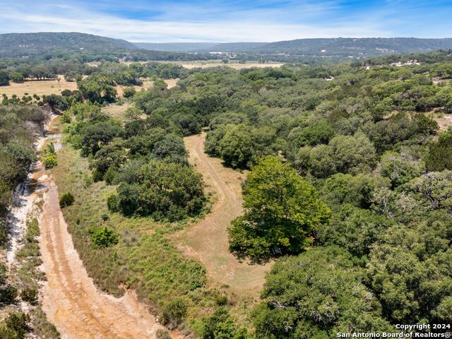 Image 9 of 50 For 305 Upper Cibolo Creek Rd