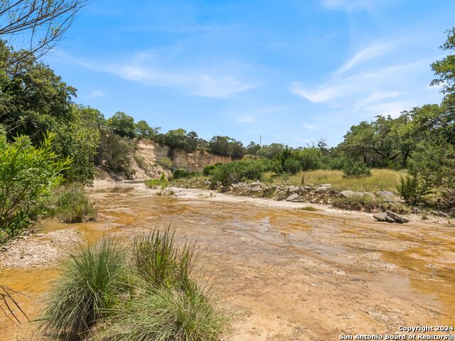 Image 12 of 50 For 305 Upper Cibolo Creek Rd