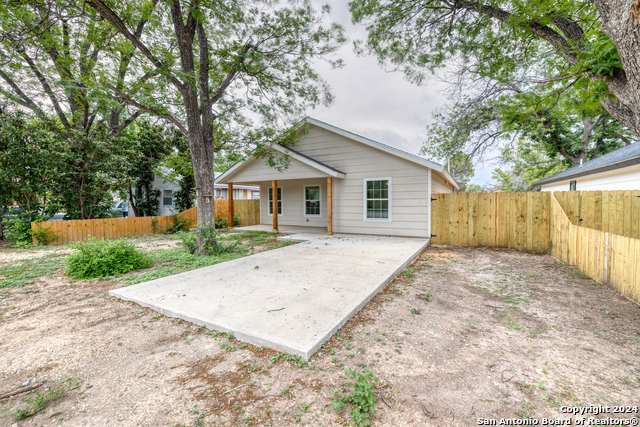 Details for 703 Cargile St W, Uvalde, TX 78801