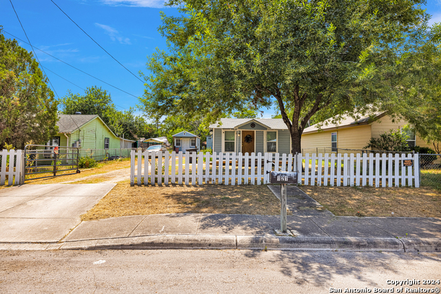 Details for 121 Quinta St, San Antonio, TX 78210