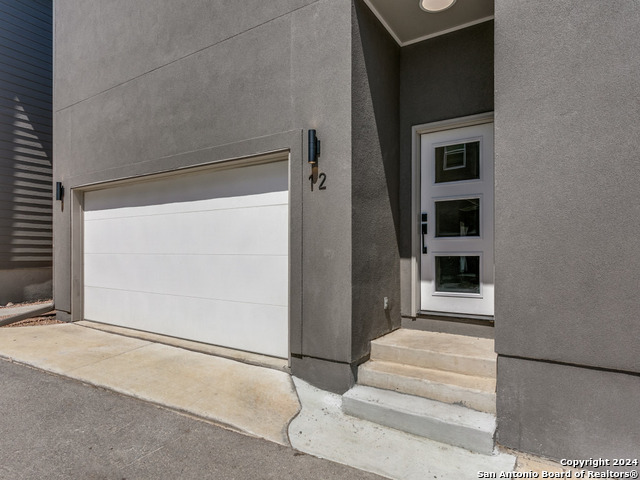 Image 2 of 27 For 1618 Lawndale Dr #12 W