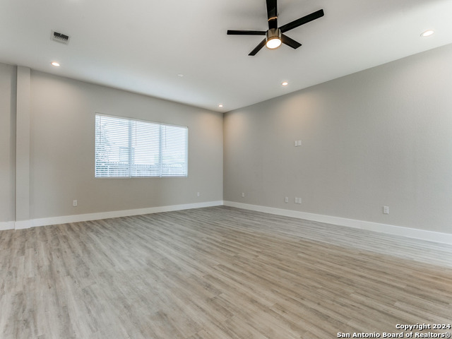 Image 4 of 27 For 1618 Lawndale Dr #12 W