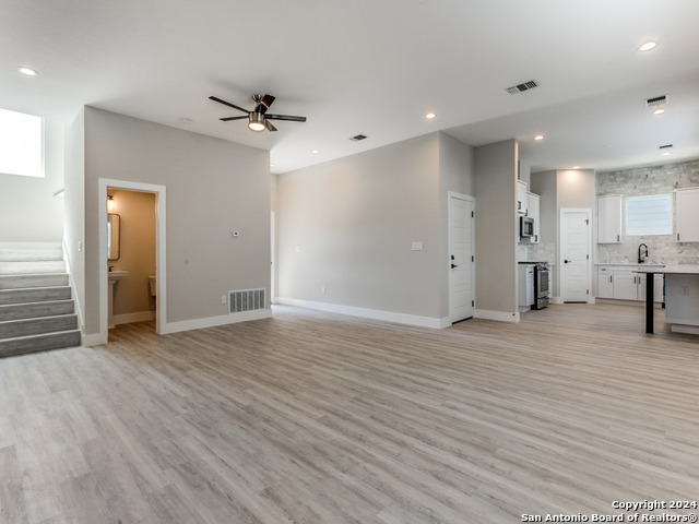 Image 6 of 27 For 1618 Lawndale Dr #12 W