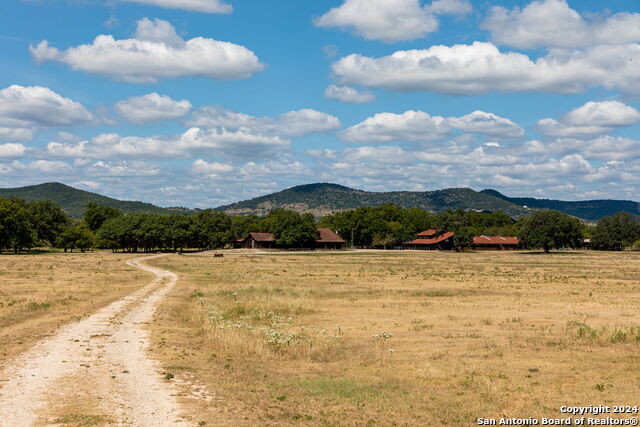 Image 32 of 35 For 810 B&r Road