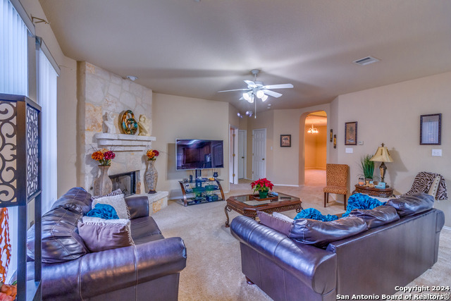 Image 4 of 23 For 8403 Spicewood Bend